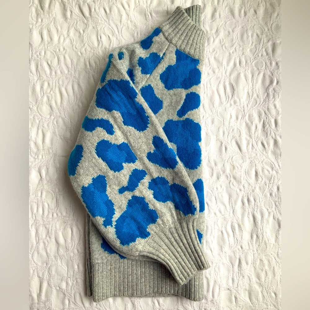 H&M Cozy Blue Leopard Sweater 💙 🐆 - Picture 2 of 9